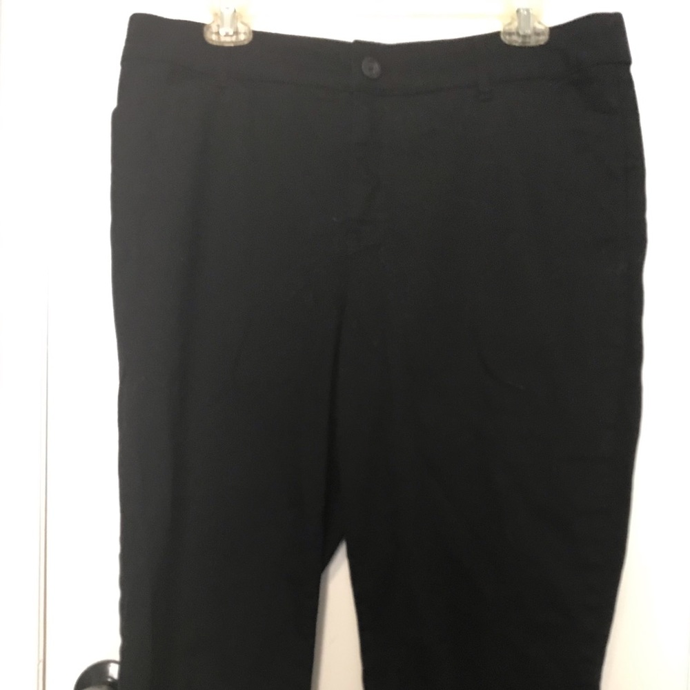 St John’s Bay Black Women’s capris